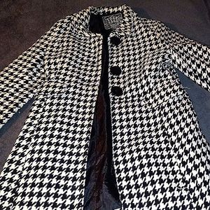 Last kiss petty coat size m,black and white fabric
